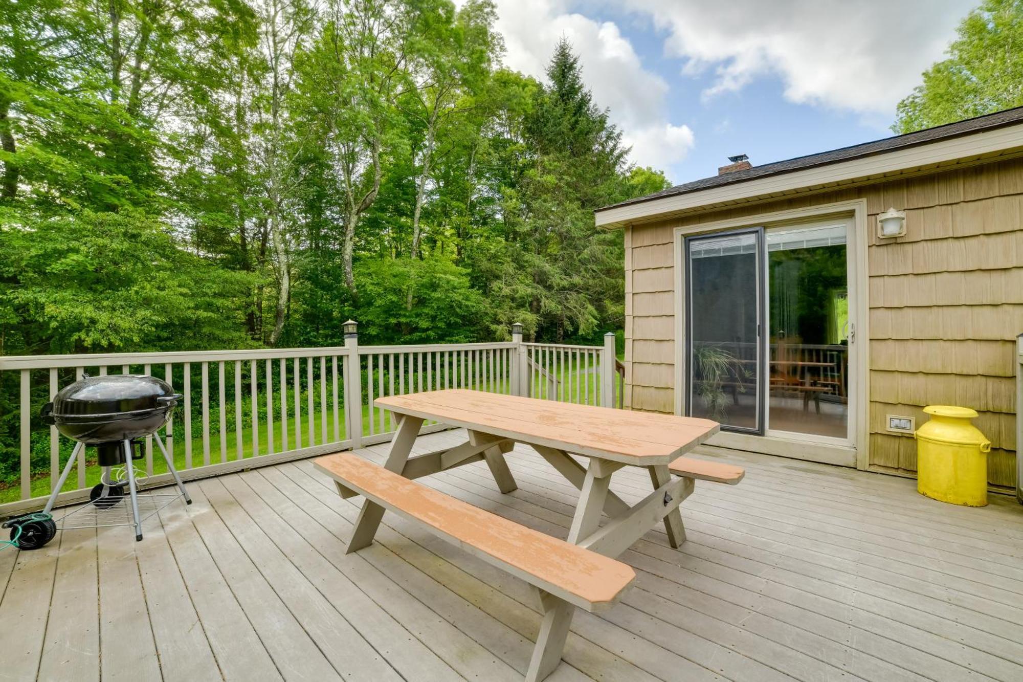 Quiet Catskills Getaway With Deck And Mtn Views New Kingston ภายนอก รูปภาพ