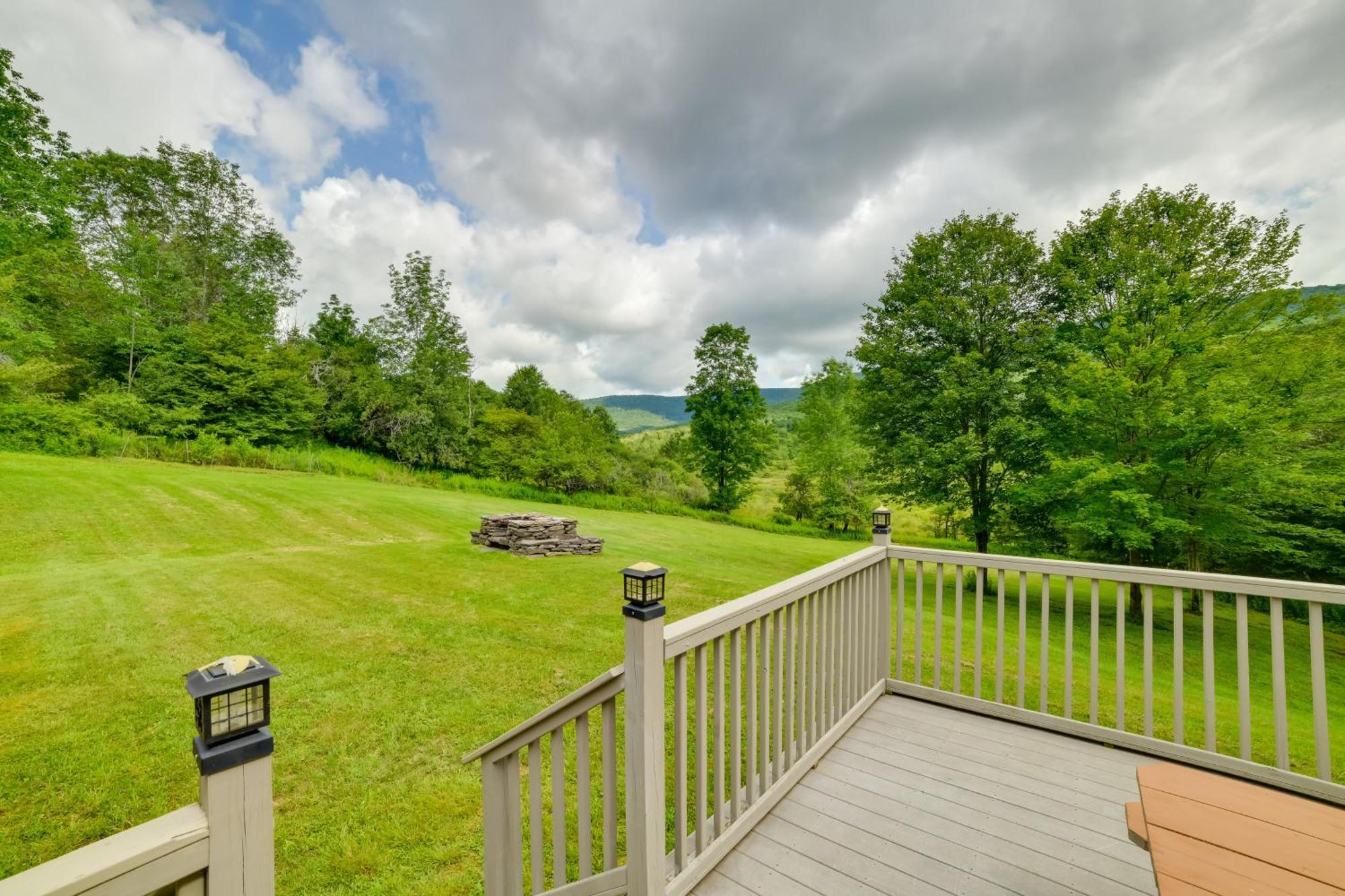 Quiet Catskills Getaway With Deck And Mtn Views New Kingston ภายนอก รูปภาพ